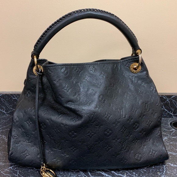 Louis Vuitton Handbags - ‼️PRICE FIRM‼️ Louis Vuitton Black Artsy